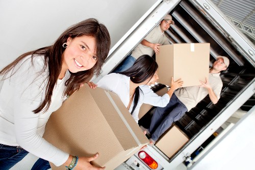 Smooth move with removal truck hire in Bermondsey
